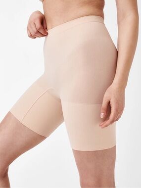 NWT Spanx Power Mid Thigh Short